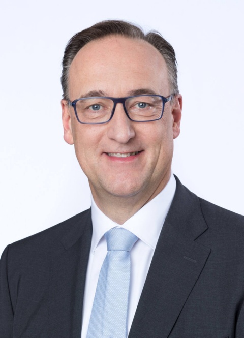 Aufsichtsrat verlängert Vorstandsverträge von Dr. Helmut Gassel und